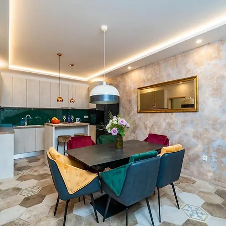 Fortuno Apartment *