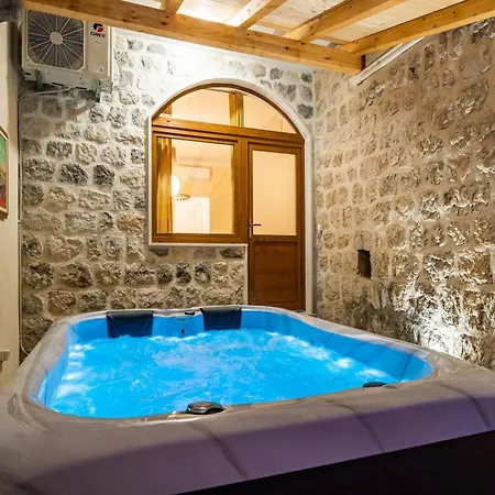 Fortuno Apartment